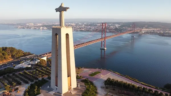 Almada cover
