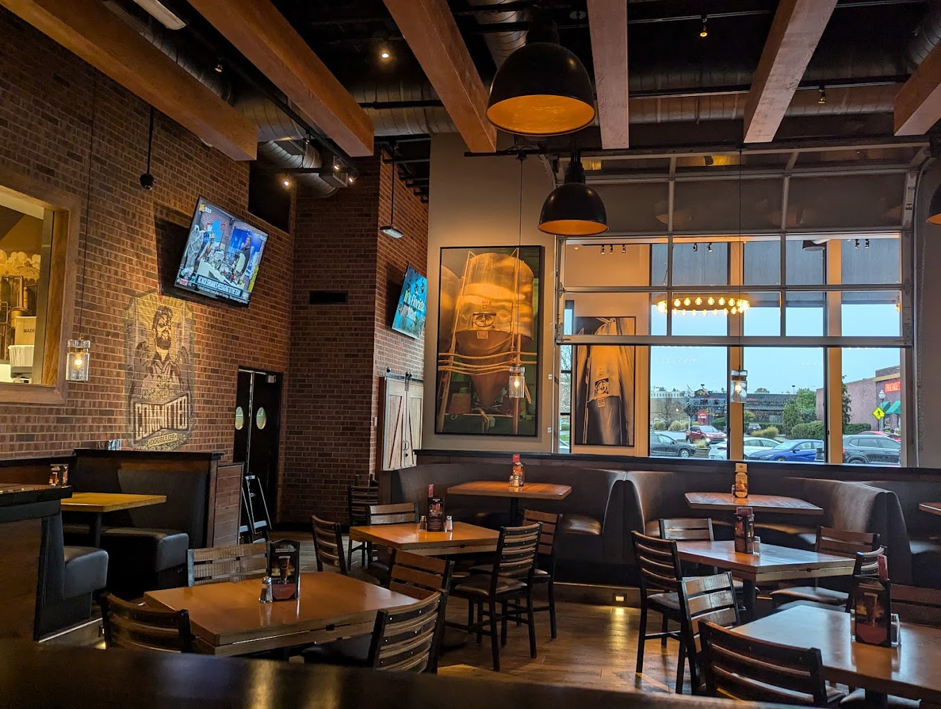 BJ's Restaurant & Brewhouse logo