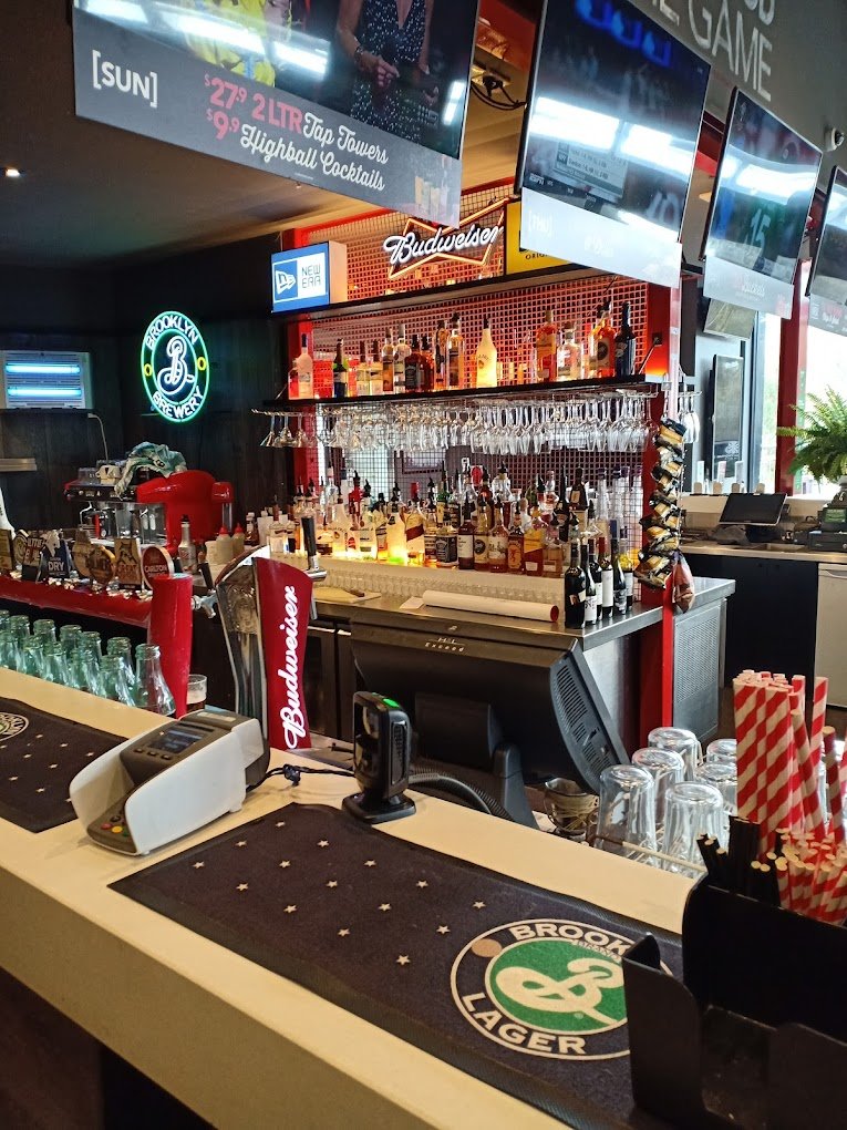 The Sporting Globe Bar & Grill Watergardens - Image 2