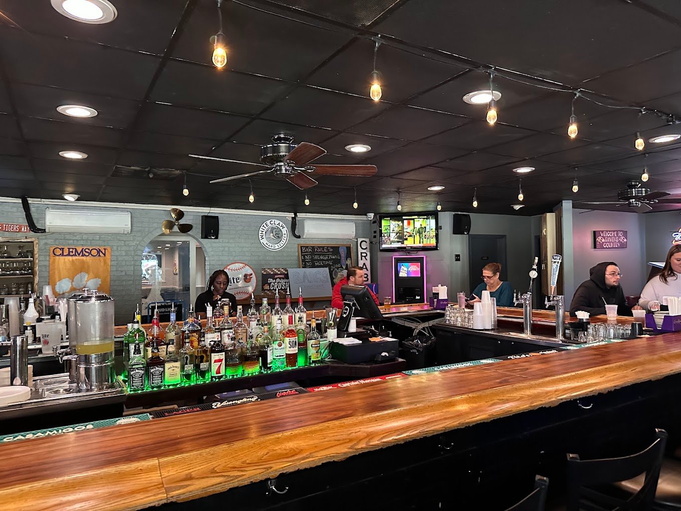 Skipjacks Crab House - Image 2