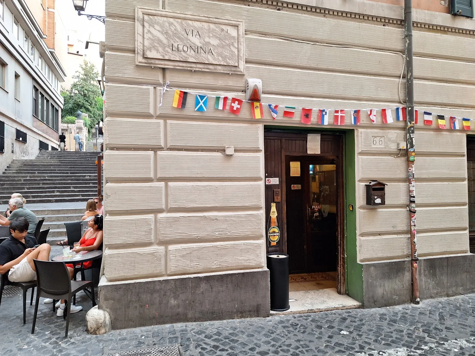 Finnegan irish pub - Image 3