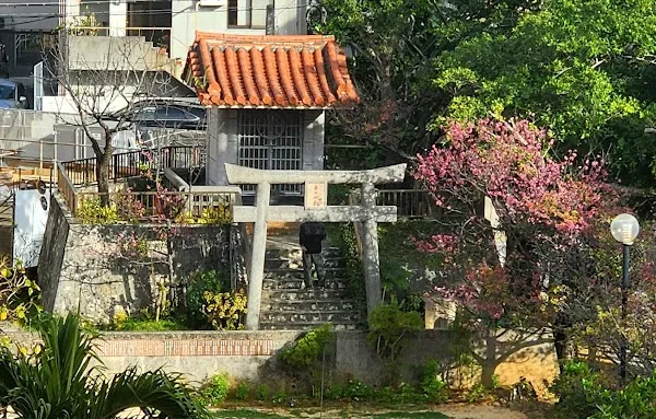Naha cover