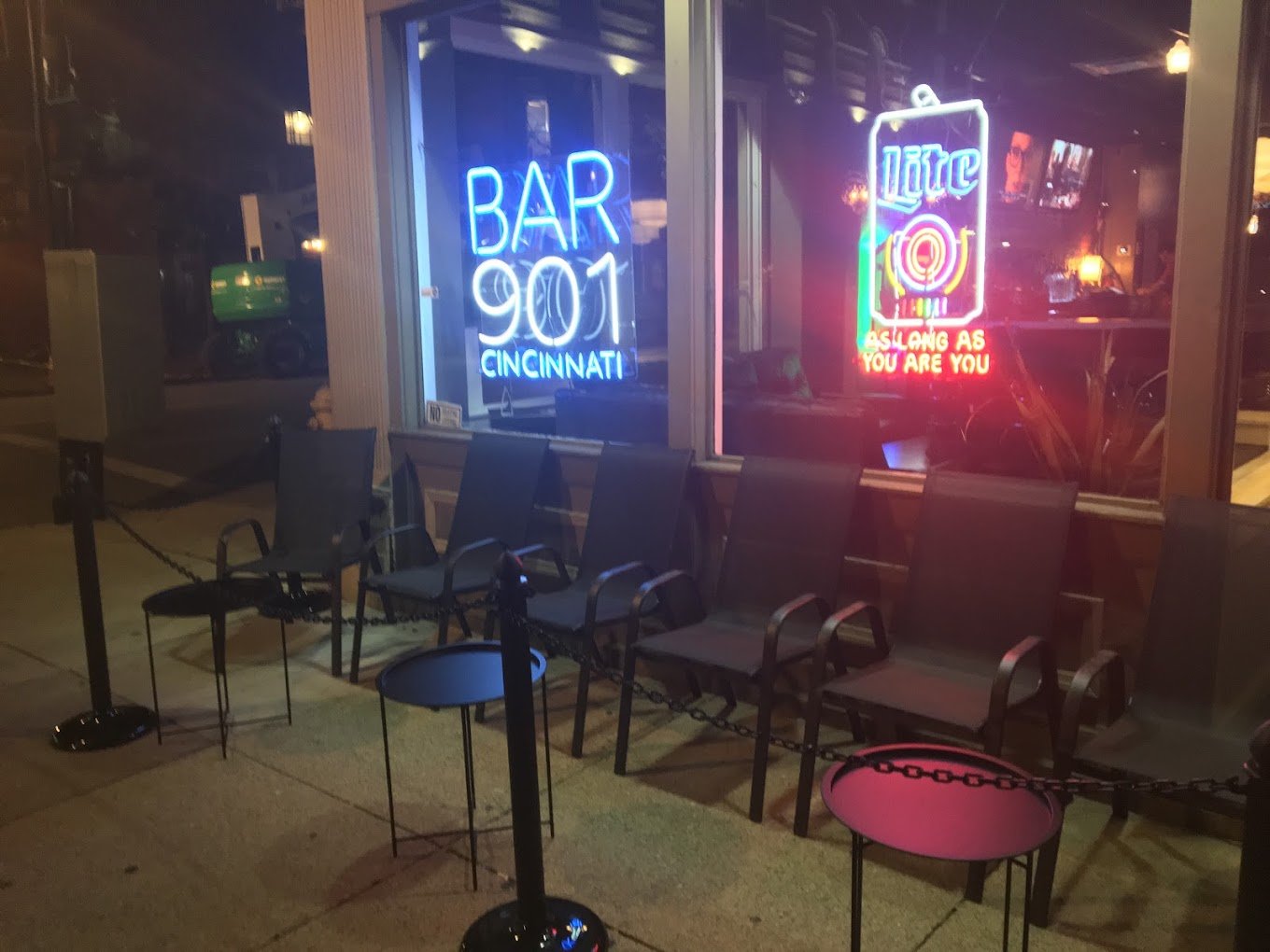 Bar 901 at the Brittany - Image 2