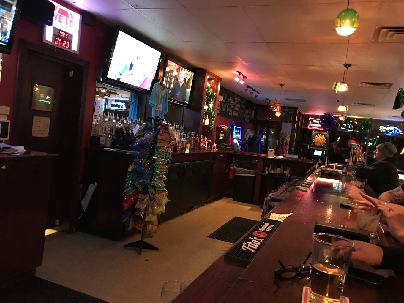 Sidelines Sports Bar logo