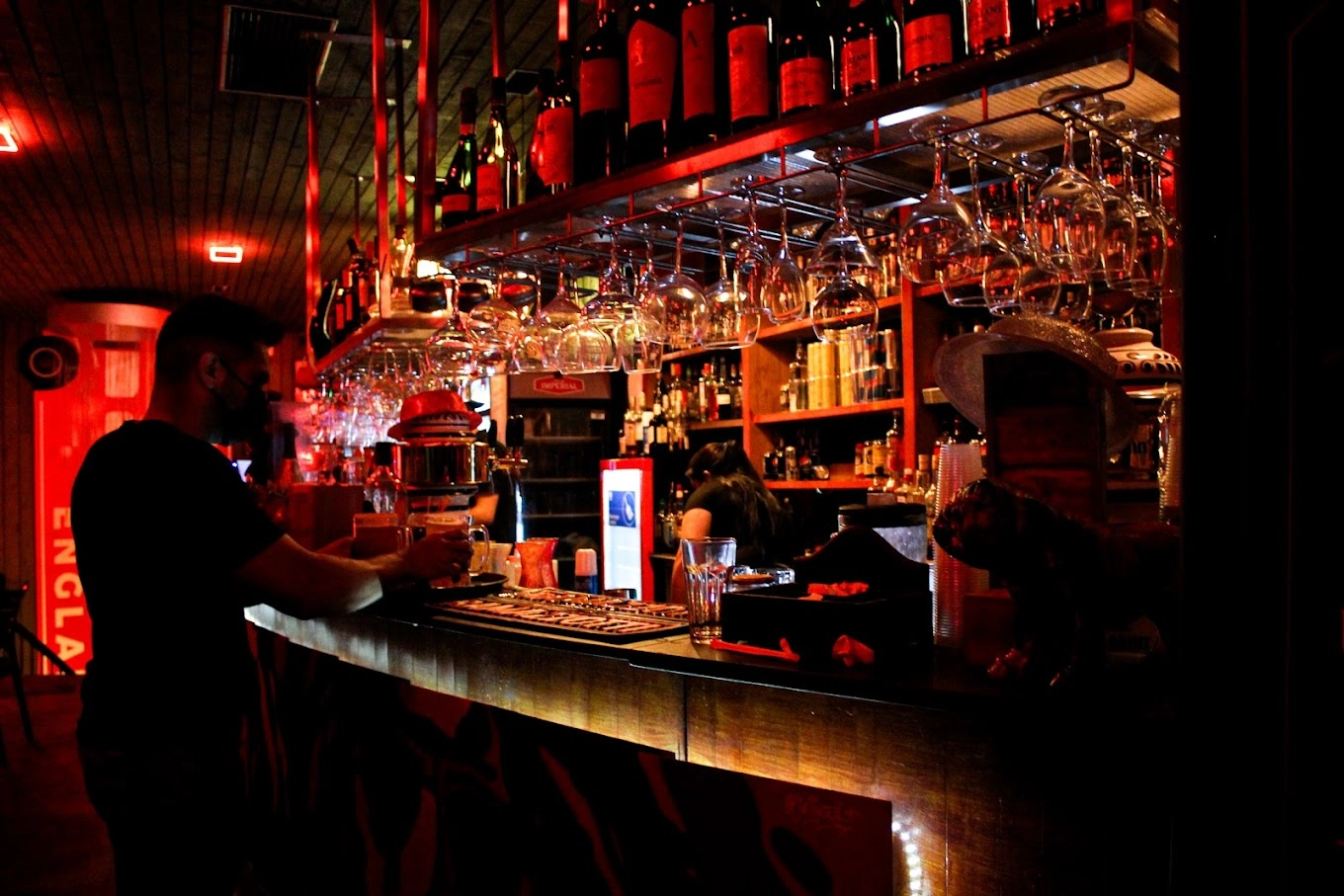 Red Pub logo