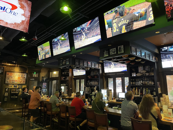Manning's Sports Bar & Grill - Image 2