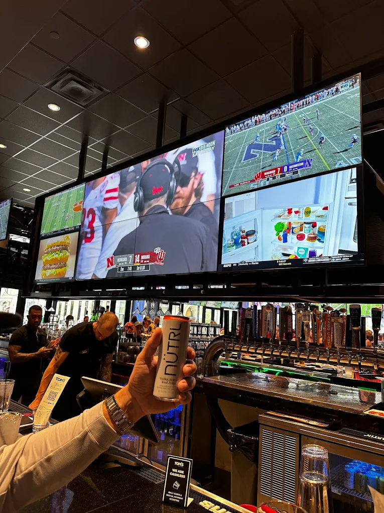 Tom's Watch Bar - Image 3