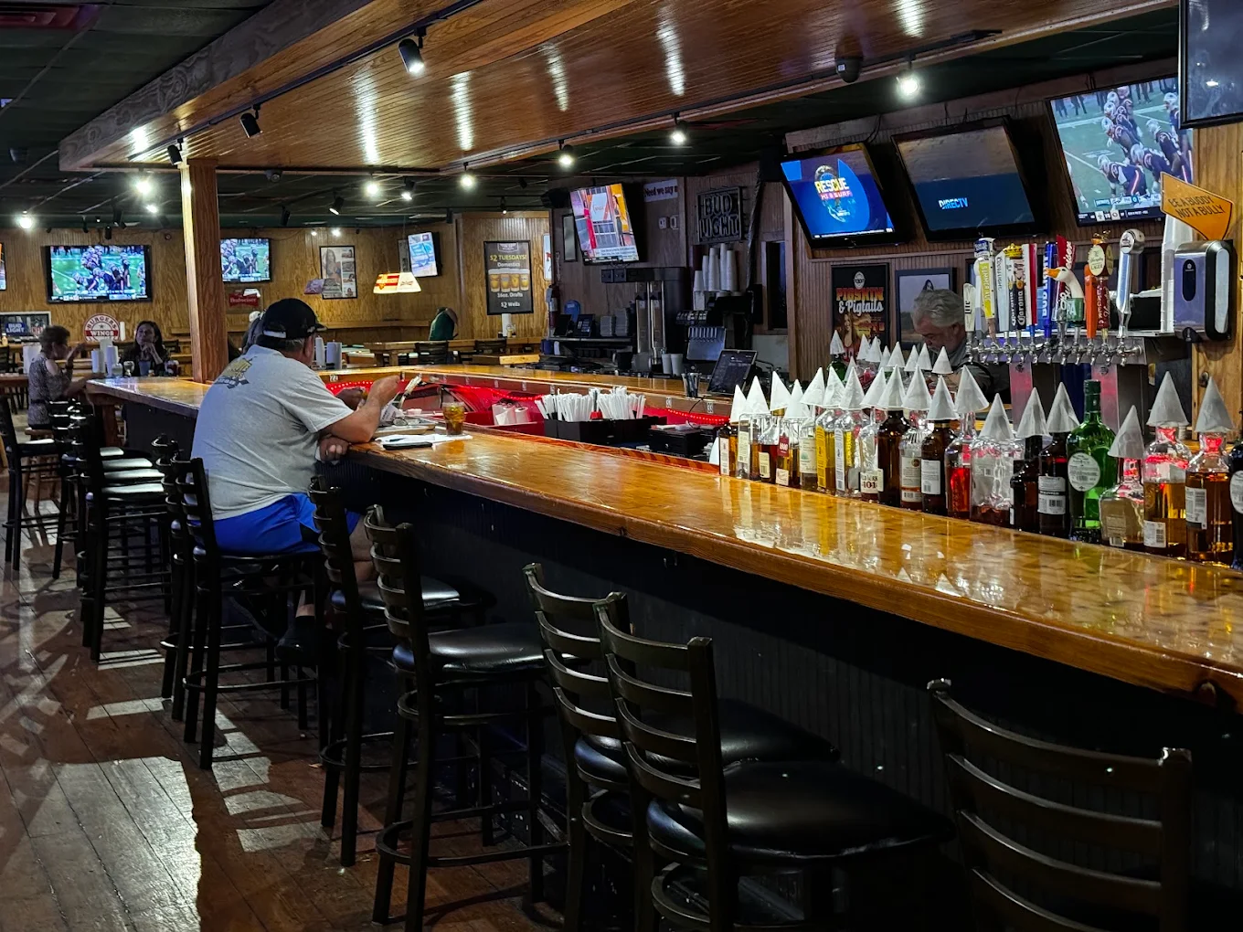 WingHouse Bar & Grill