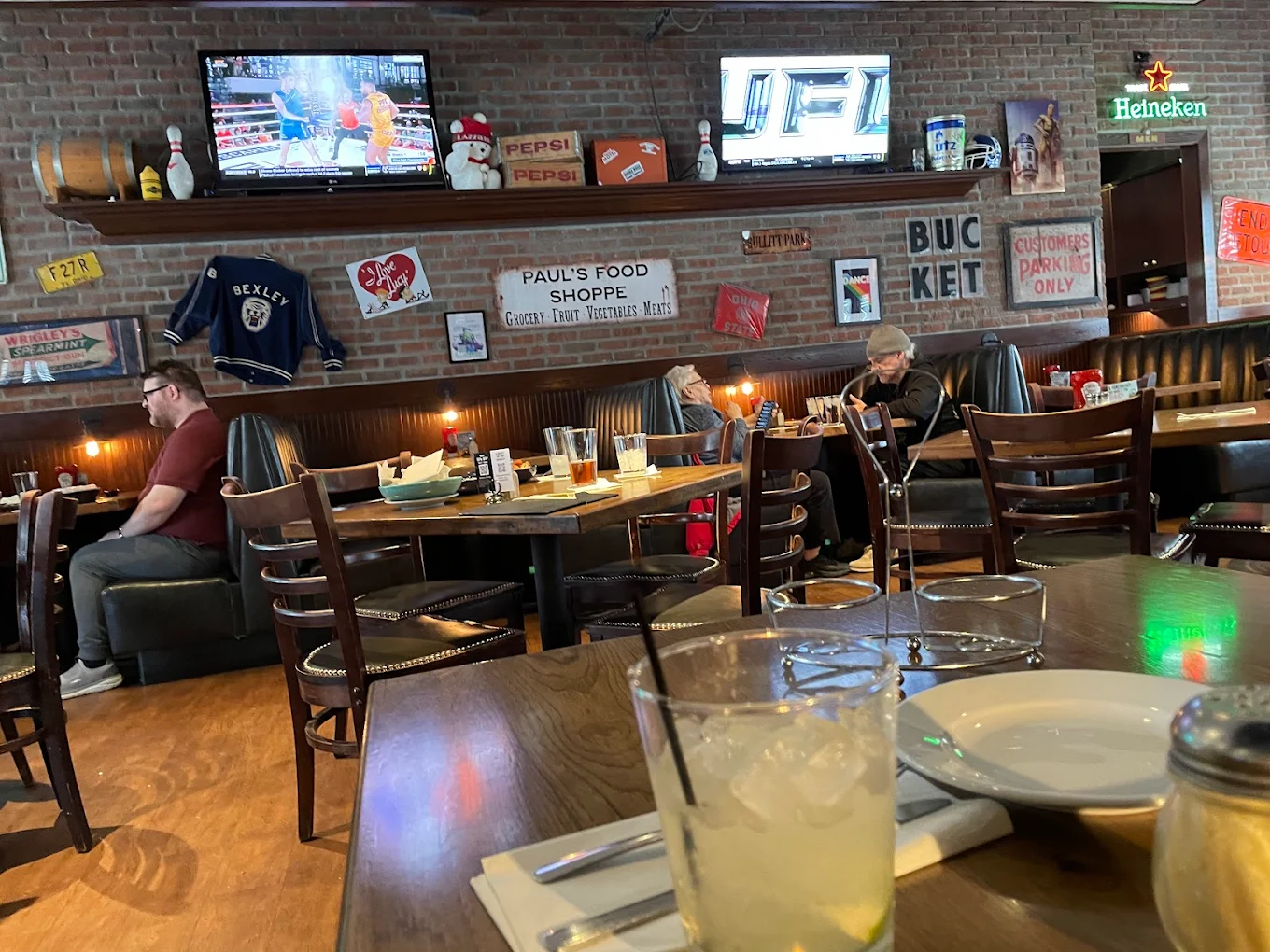 Rusty Bucket Restaurant and Tavern logo