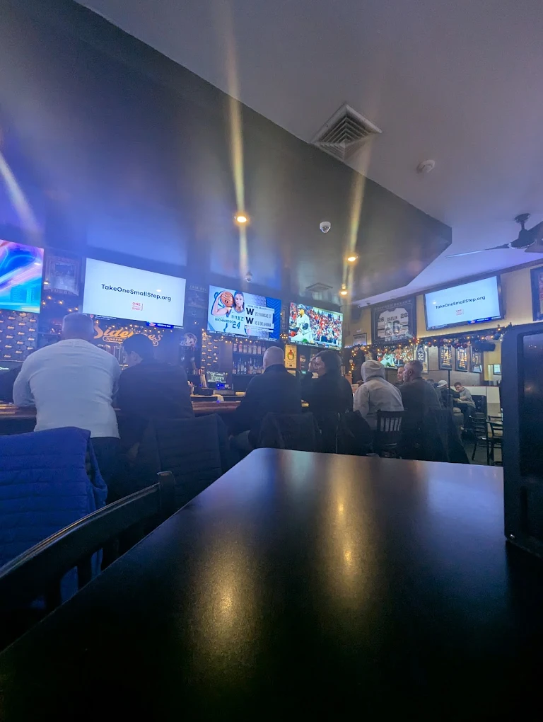 Sidelines Sports Bar & Grill