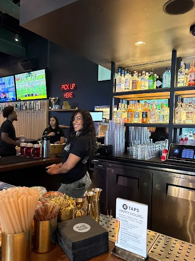 33 Taps - DTLA logo