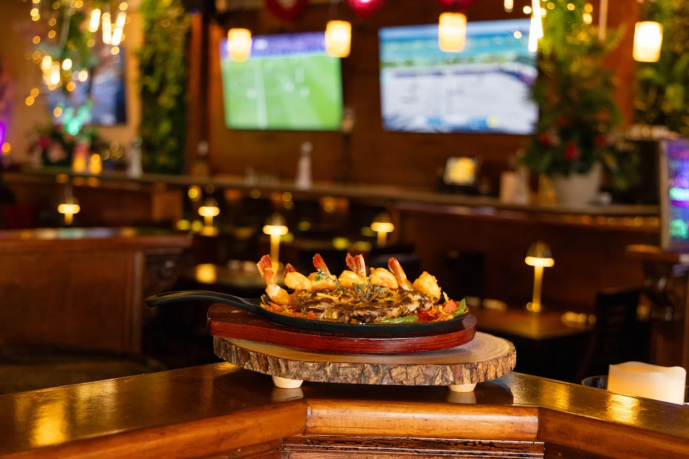 Barriles Restaurant and Sports Bar logo
