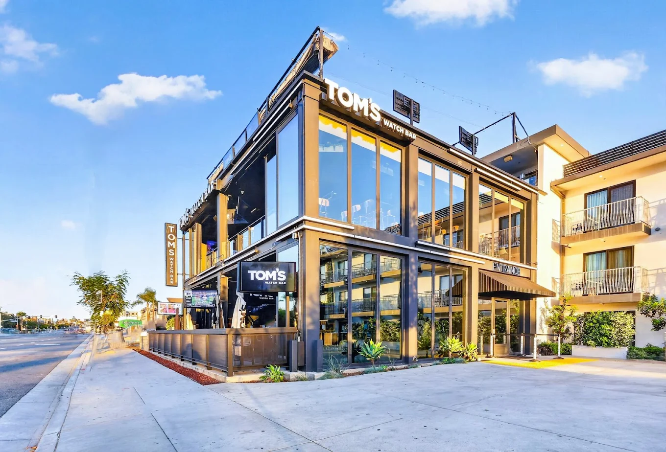 Tom's Watch Bar - Inglewood - Image 3