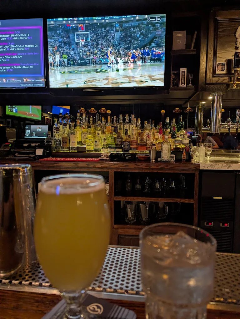 The Greyhound Bar & Grill - Image 4