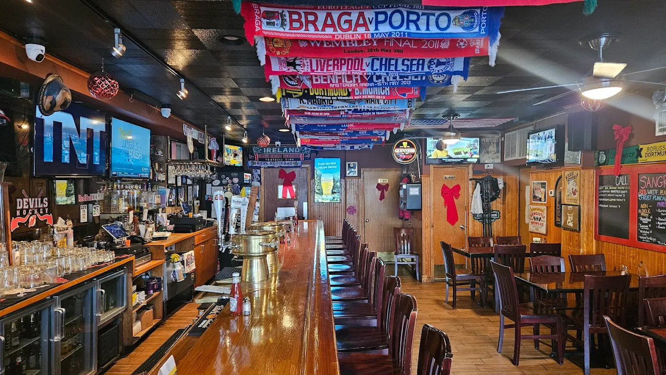 Bello's Pub and Grill - Image 2