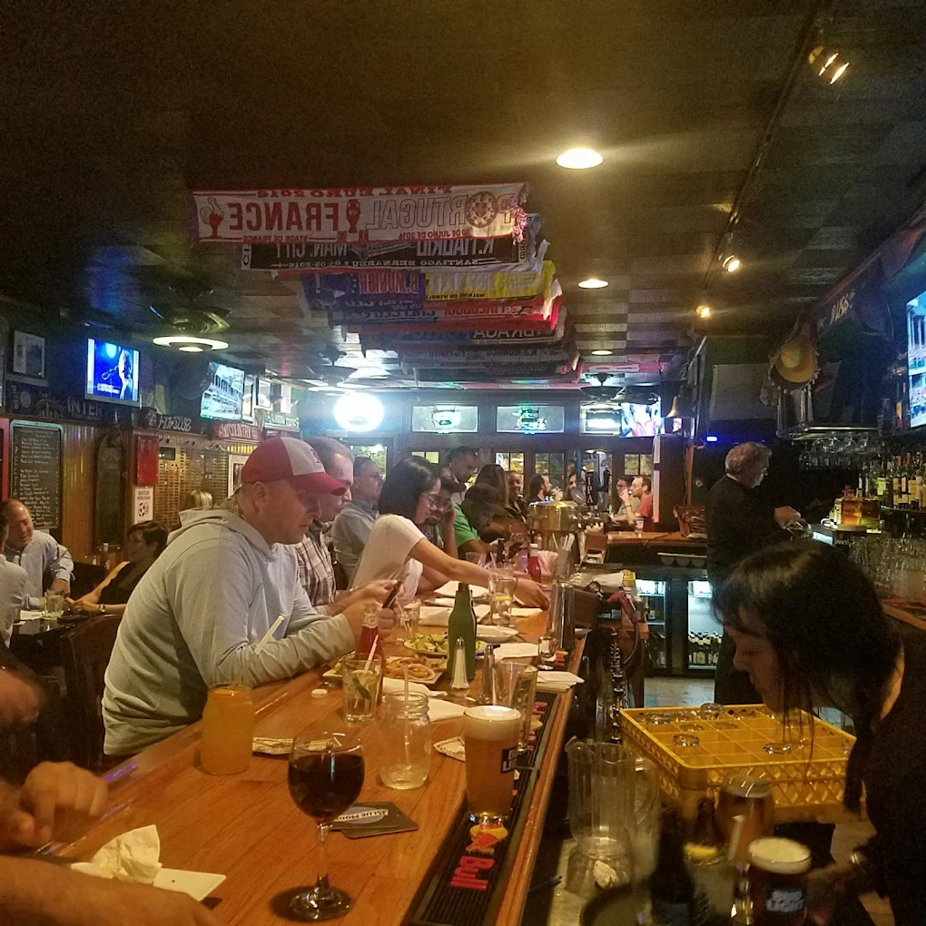 Bello's Pub and Grill - Image 4