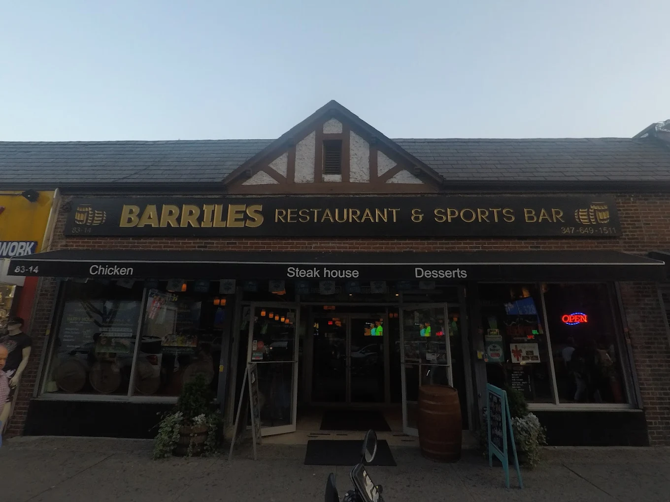 Barriles Restaurant and Sports Bar - Image 2