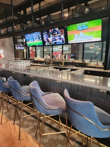 Real Sports Bar & Grill