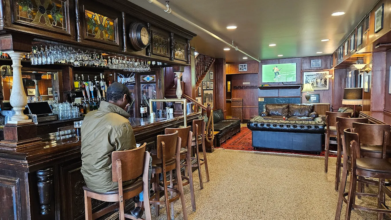 Brit's Pub - Image 4