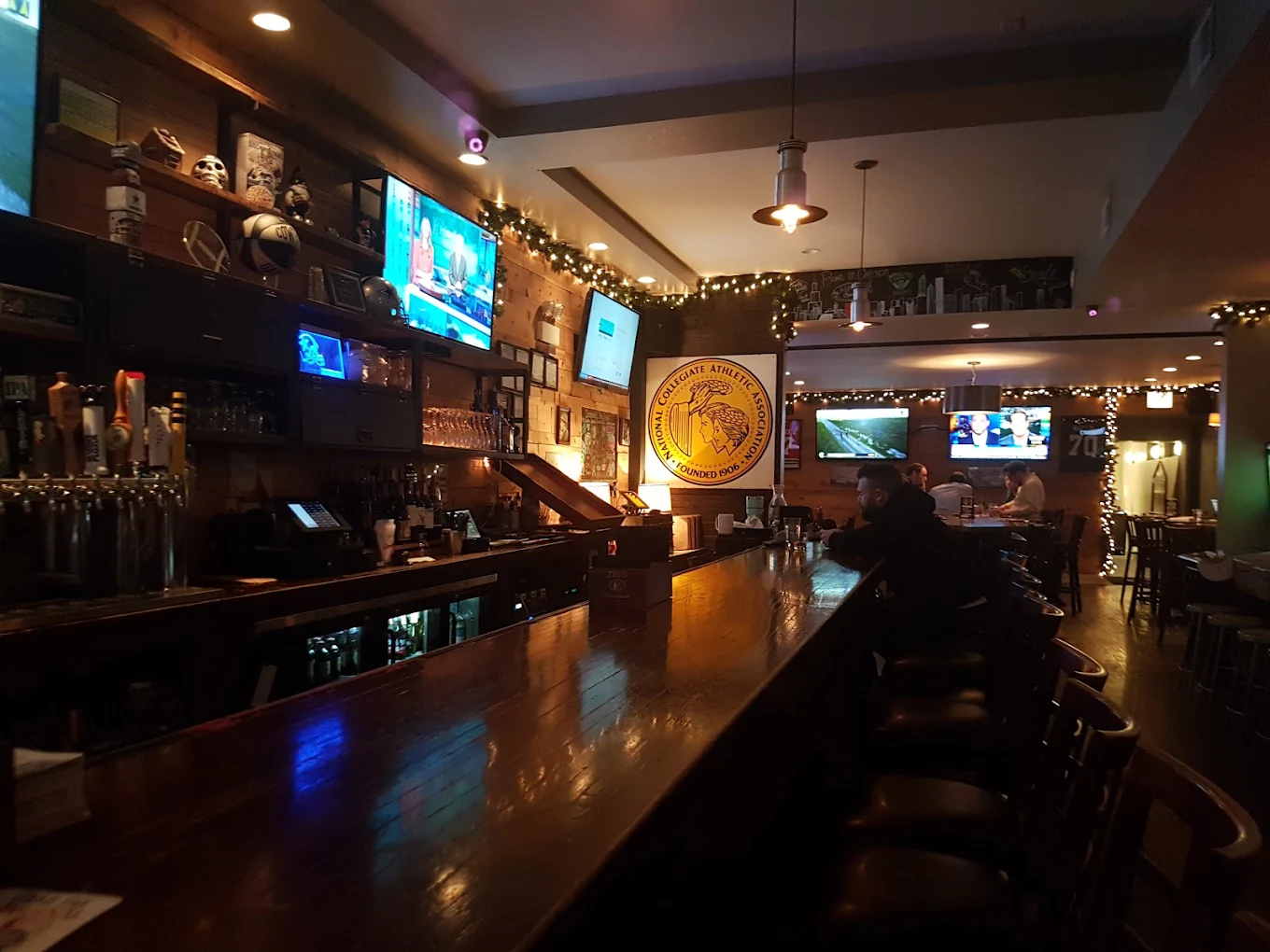 Commonwealth Tavern