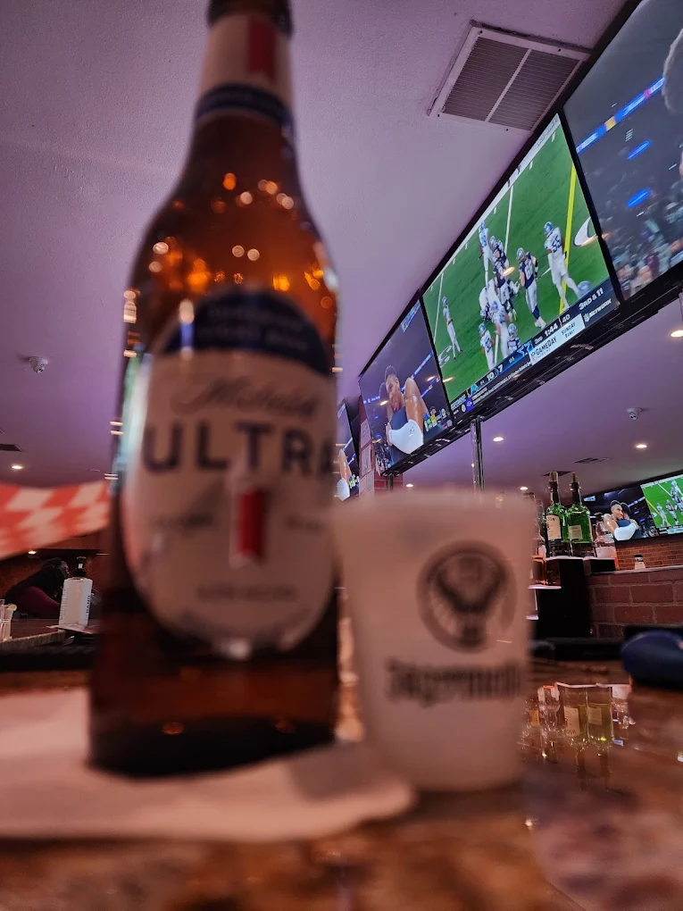 3 and Out Sports Bar and Lounge - Image 4
