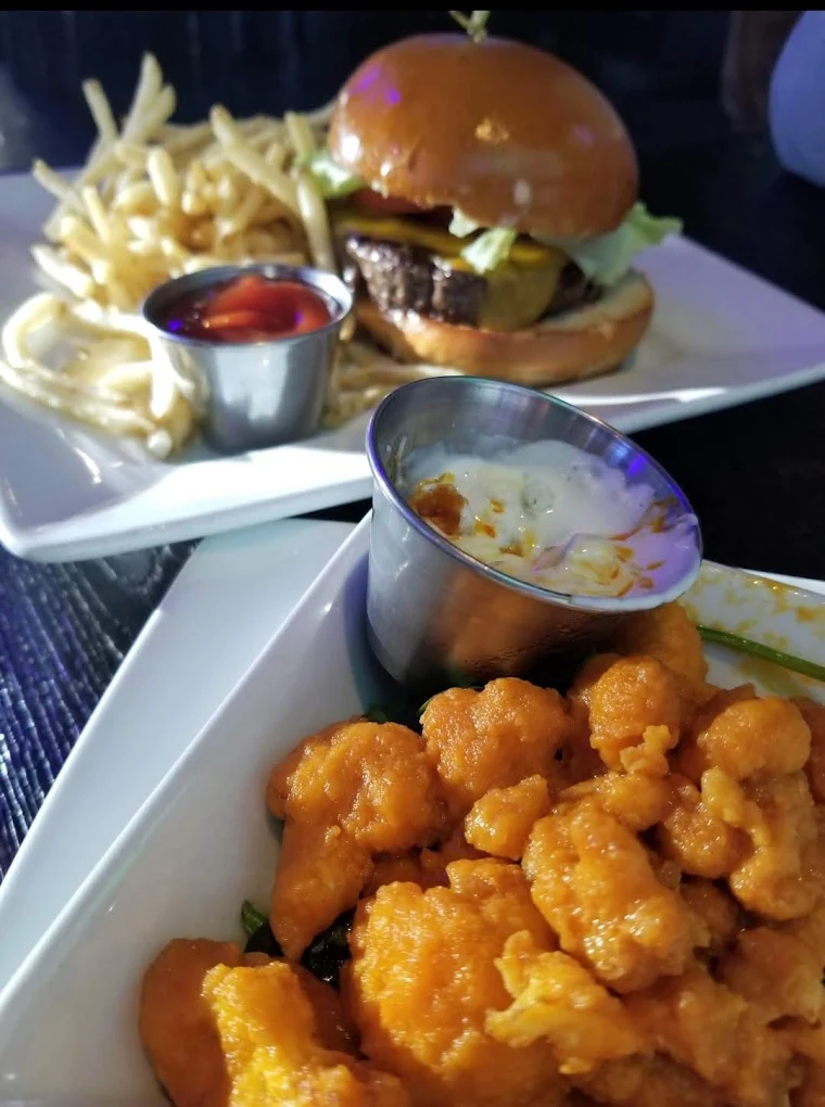 HQ Gastropub - Woodland Hills  - Image 4