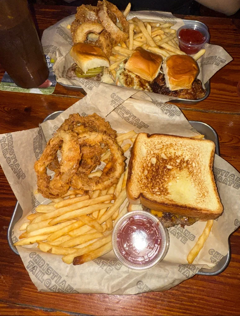 Christian's Tailgate Bar and Grill - Image 4