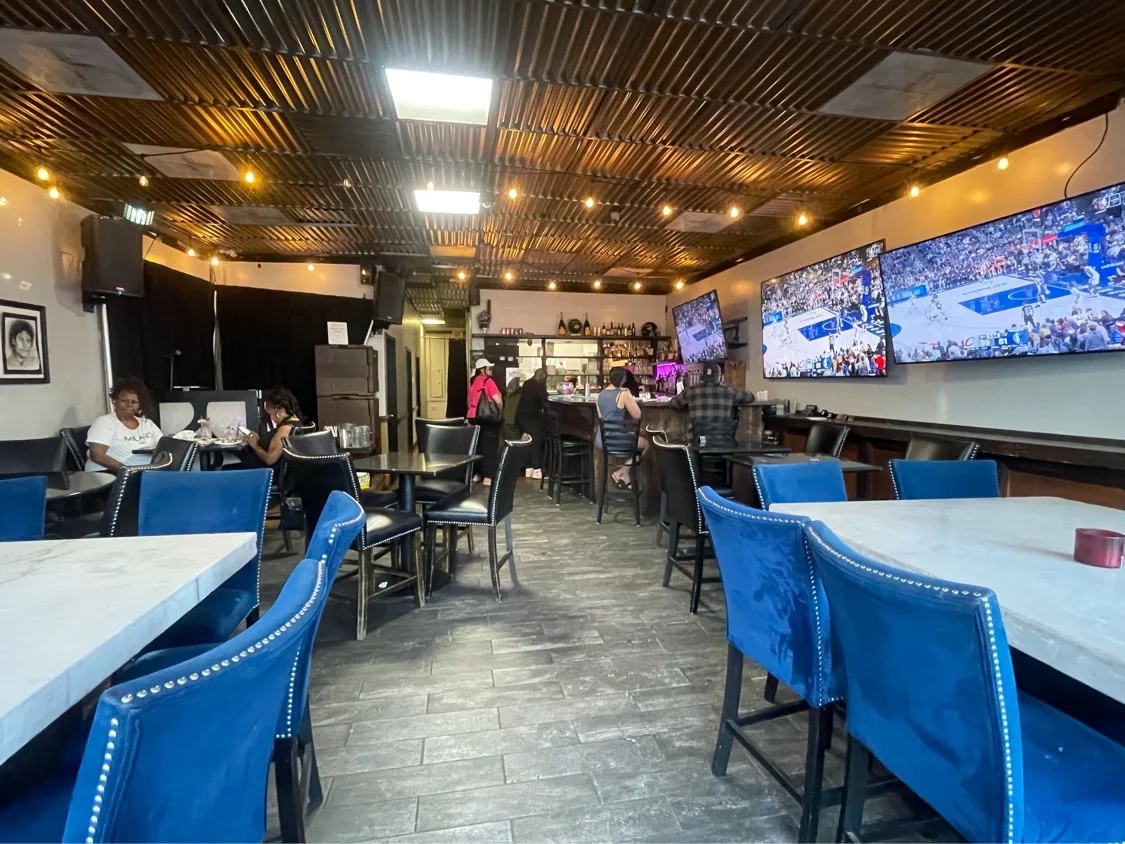 The Wood BBQ & Sportsbar - Image 2