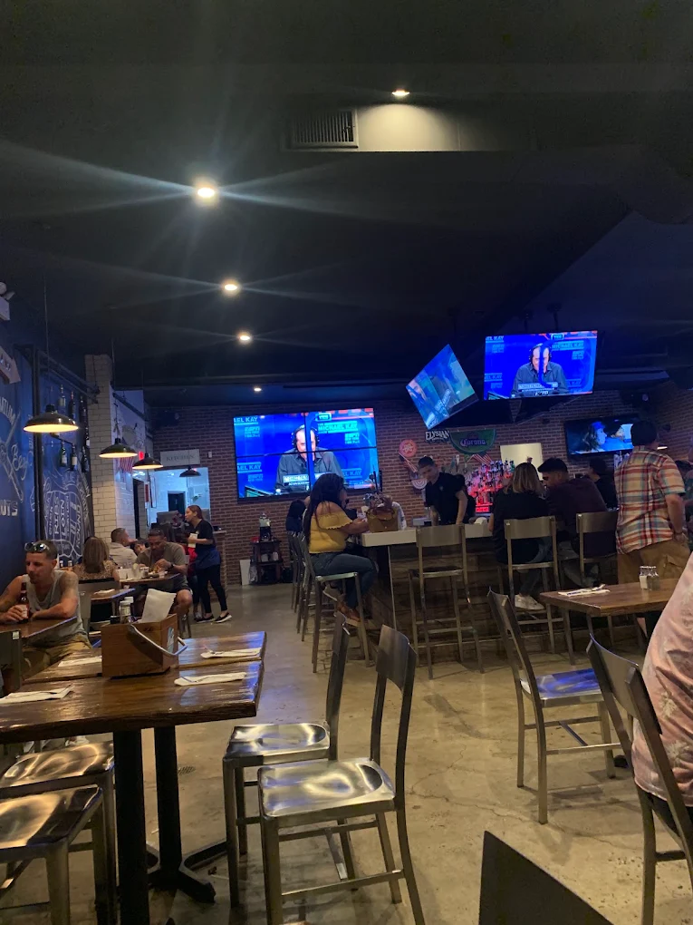 HK Kitchen & Draft House - Image 2