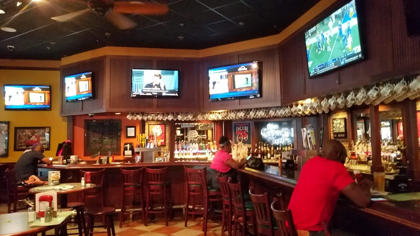 The Greene Turtle Sports Bar and Grille logo