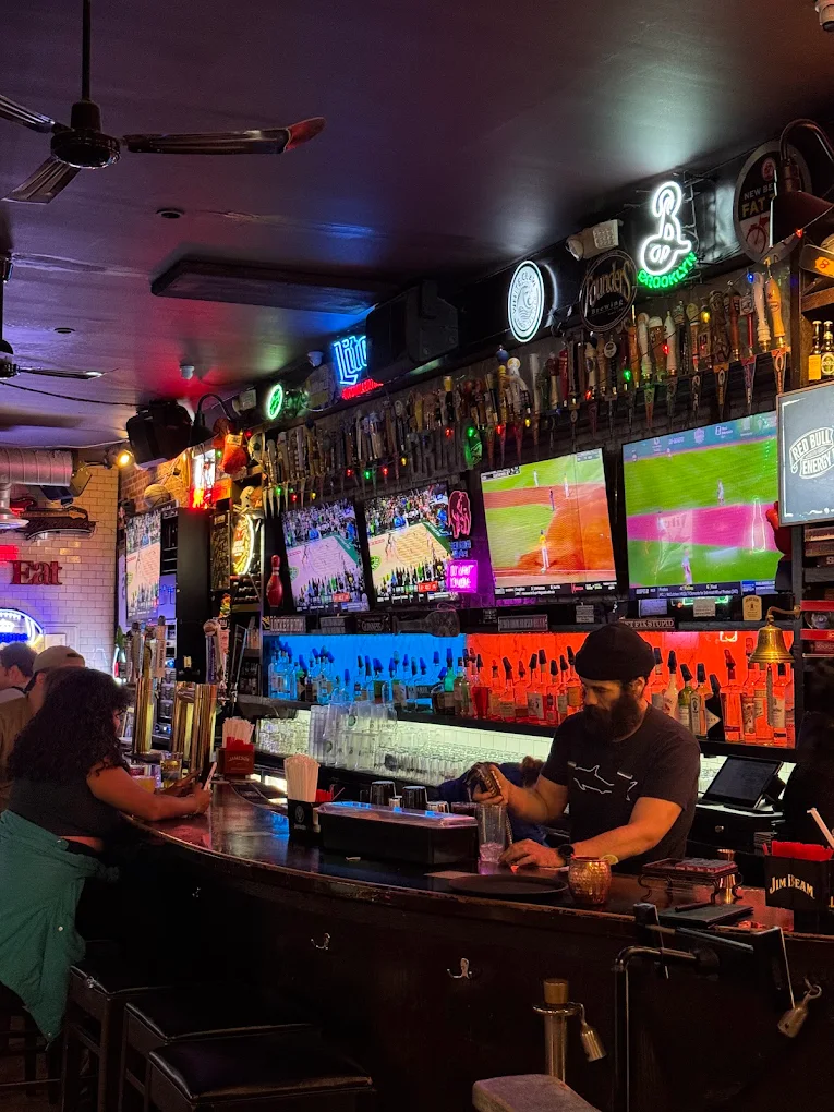 Break Bar and Billiards logo