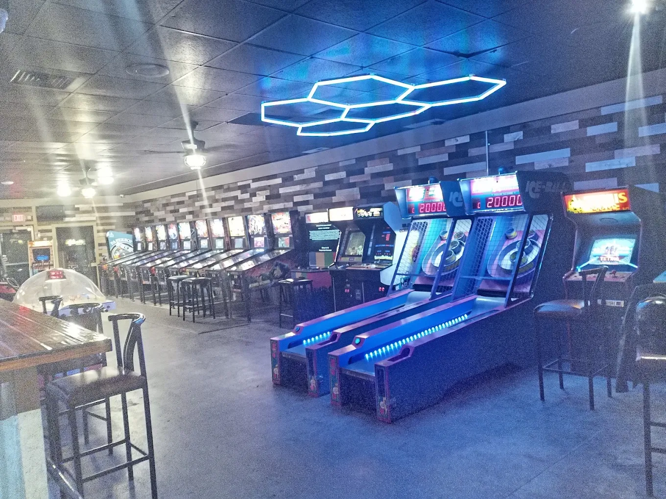 US 12 Bar & Grill - Image 2