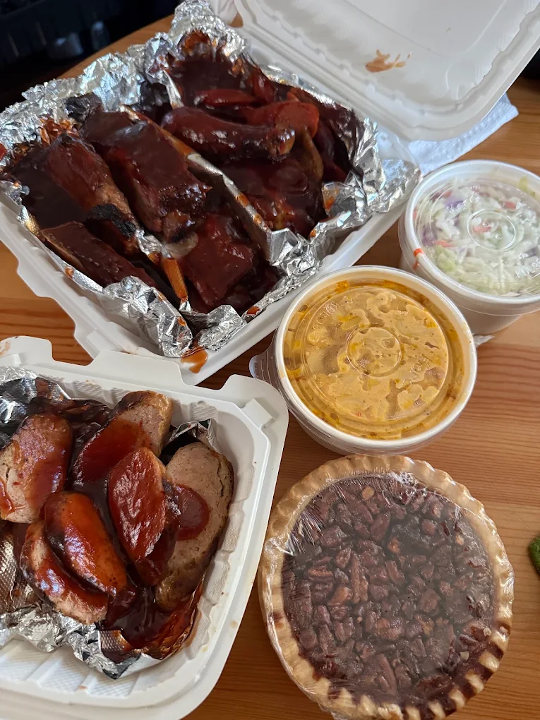 The Wood BBQ & Sportsbar - Image 3