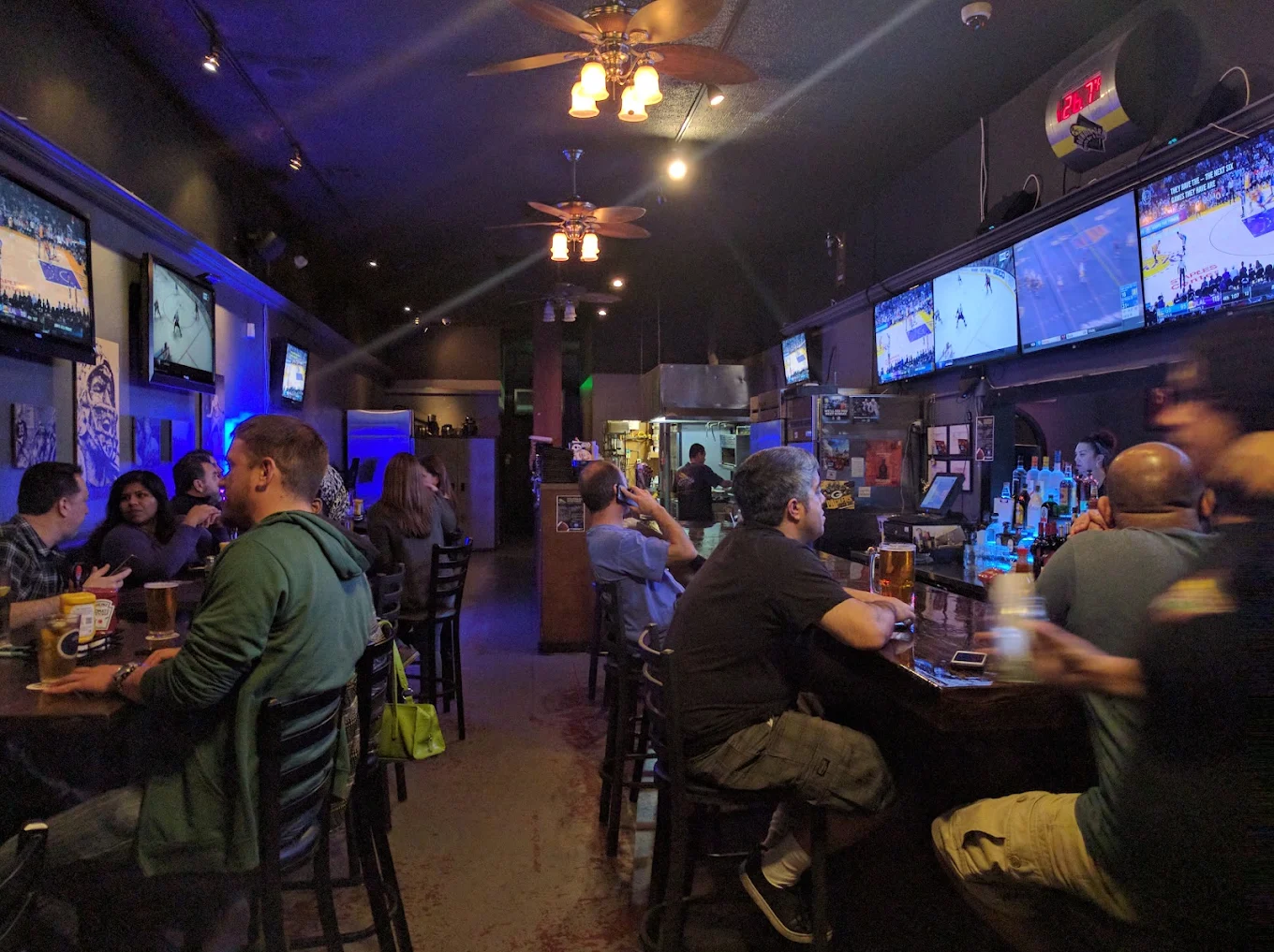 Roundin' 3rd Sports Bar & Grill - Image 2