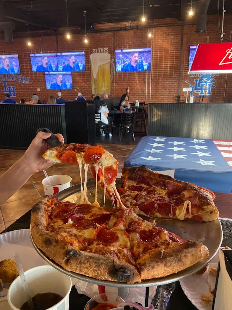 Big League Pizza & Pub - Image 2