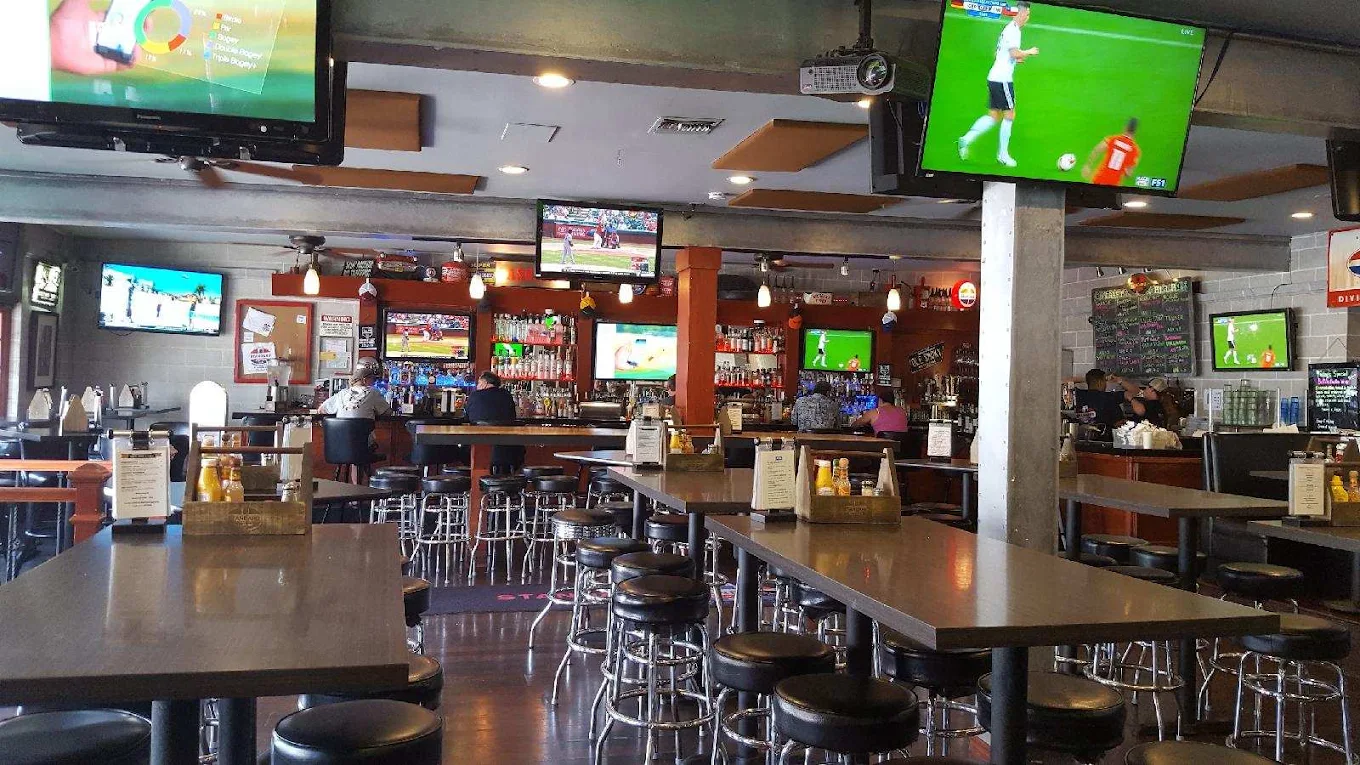 Standard Station Sports Bar and Grill - Image 4