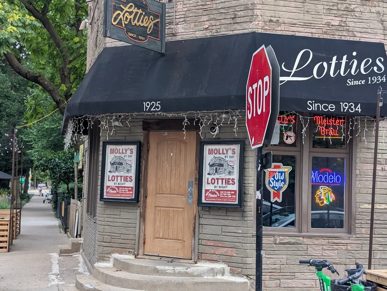 Lottie's Pub - Image 4