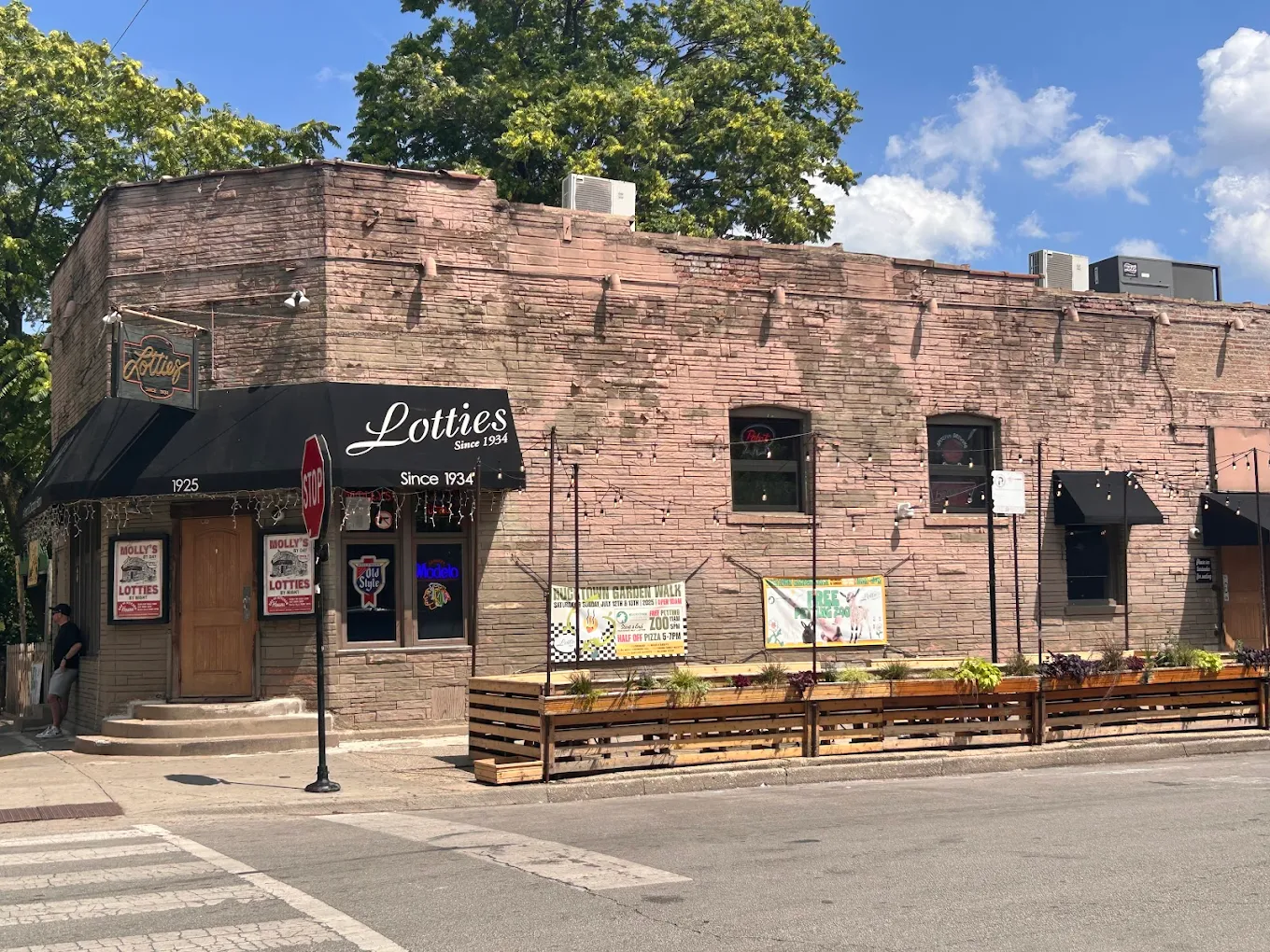 Lottie's Pub - Image 2