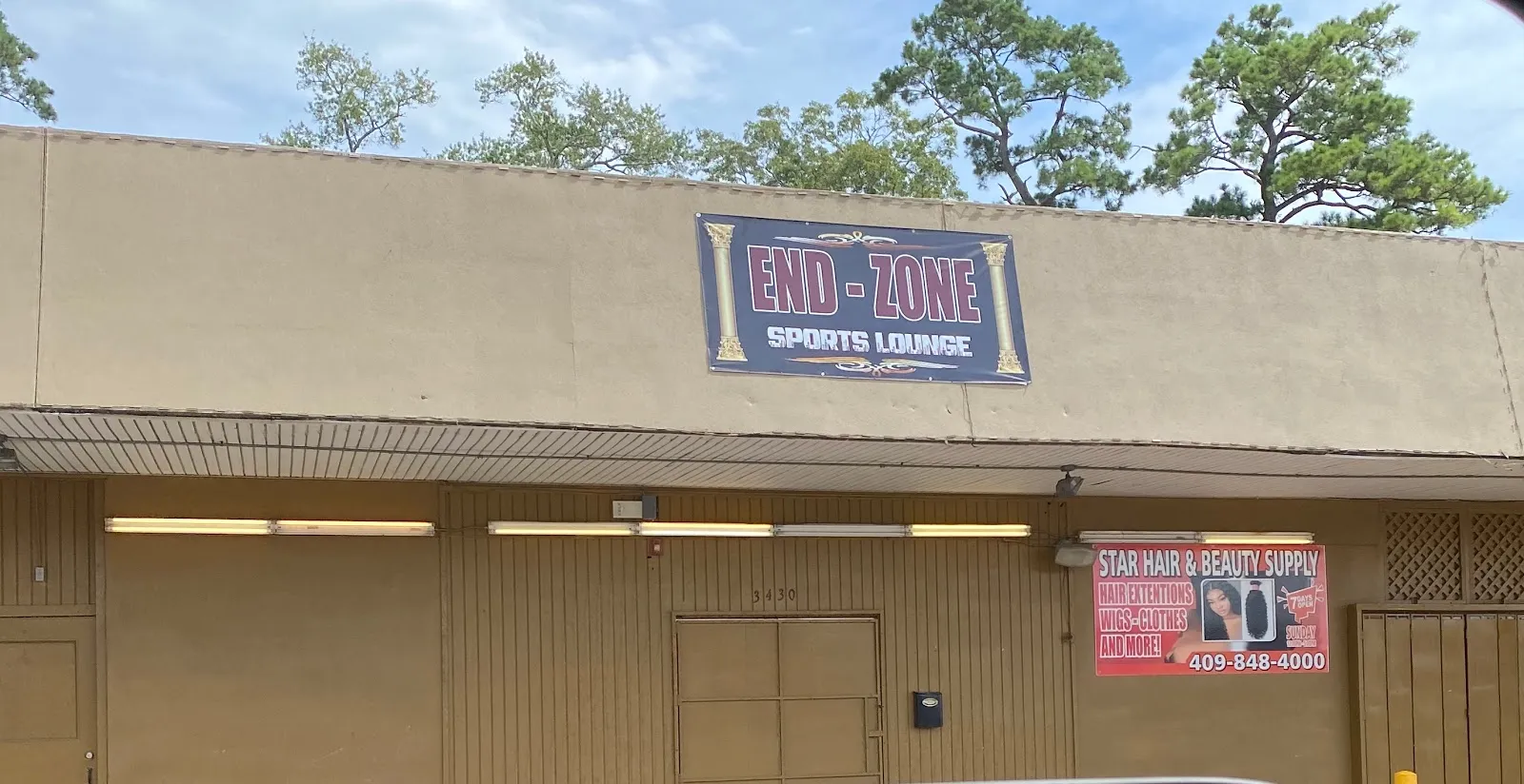 End-Zone Sports Lounge - Image 2
