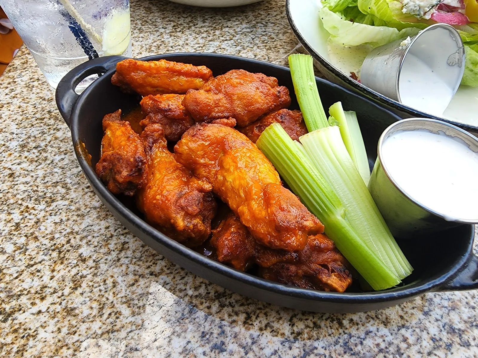 Bar Louie - Lyndhurst - Image 4