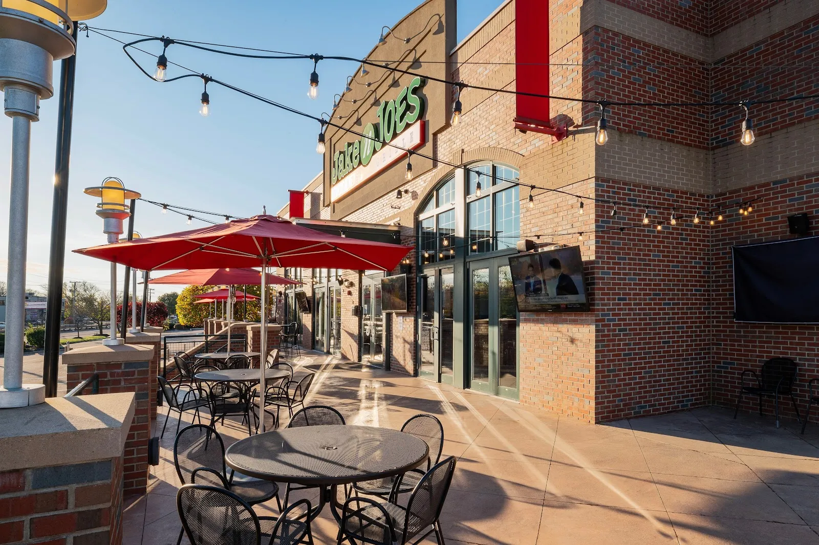 Jake n JOES Sports Grille - Norwood logo