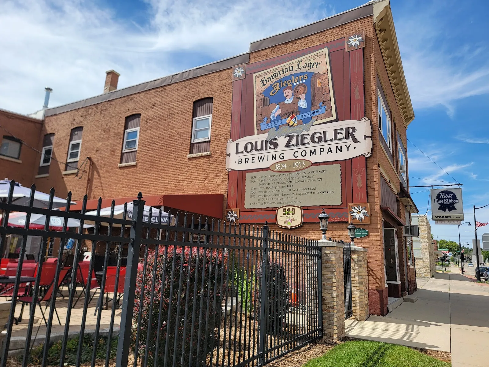 Stooges Sports Bar - Image 4