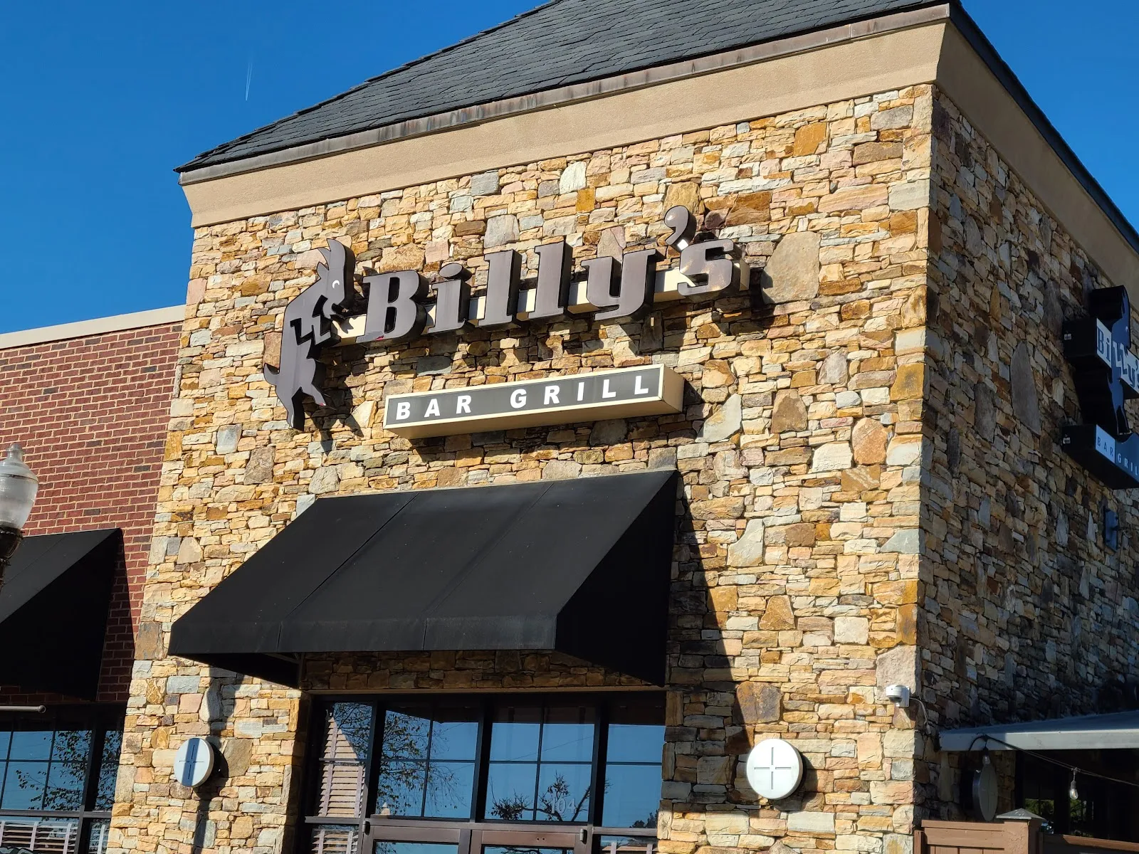 Billy's Sports Grill - Image 2
