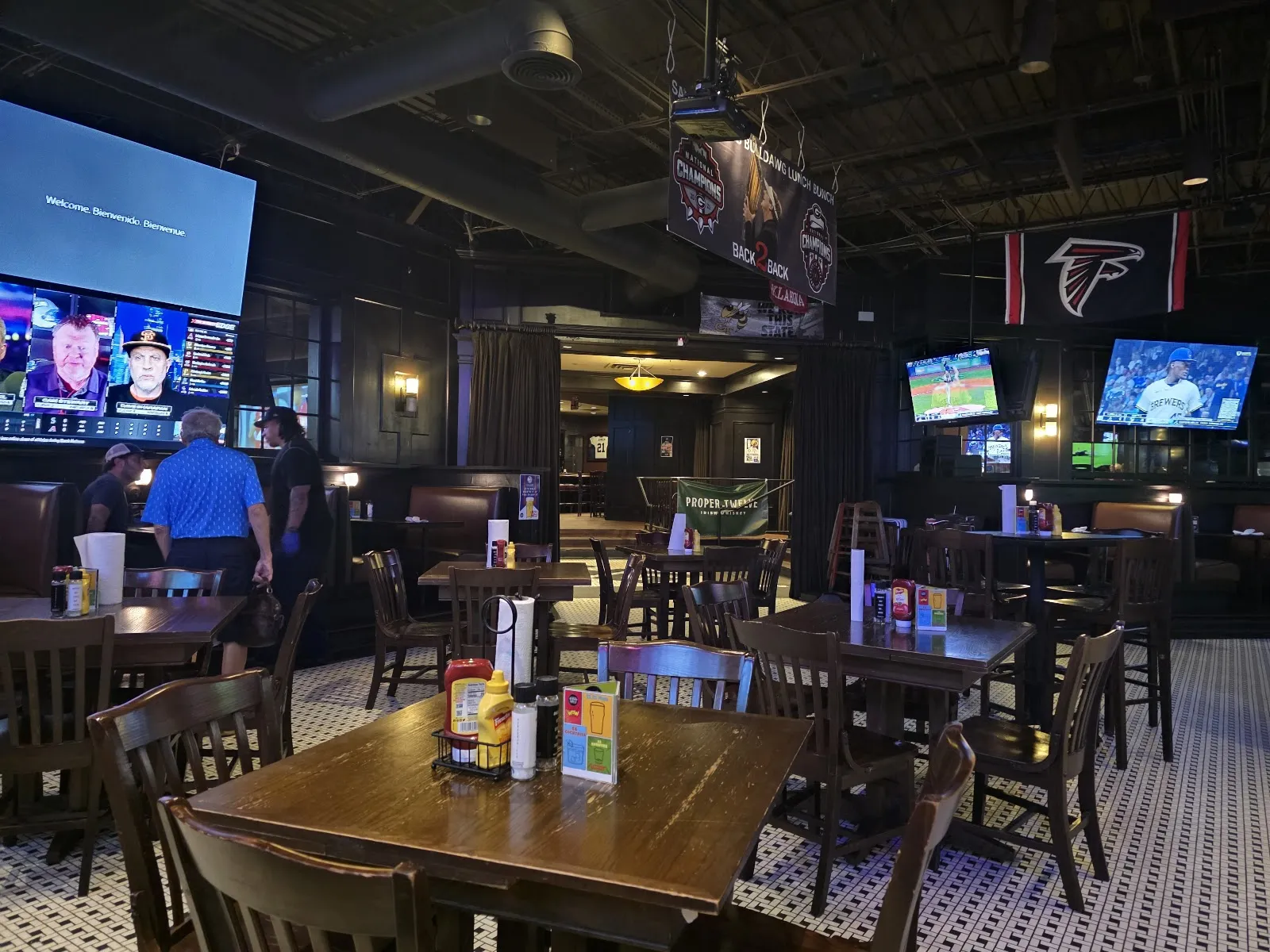 Hudson Grille Sandy Springs - Image 3