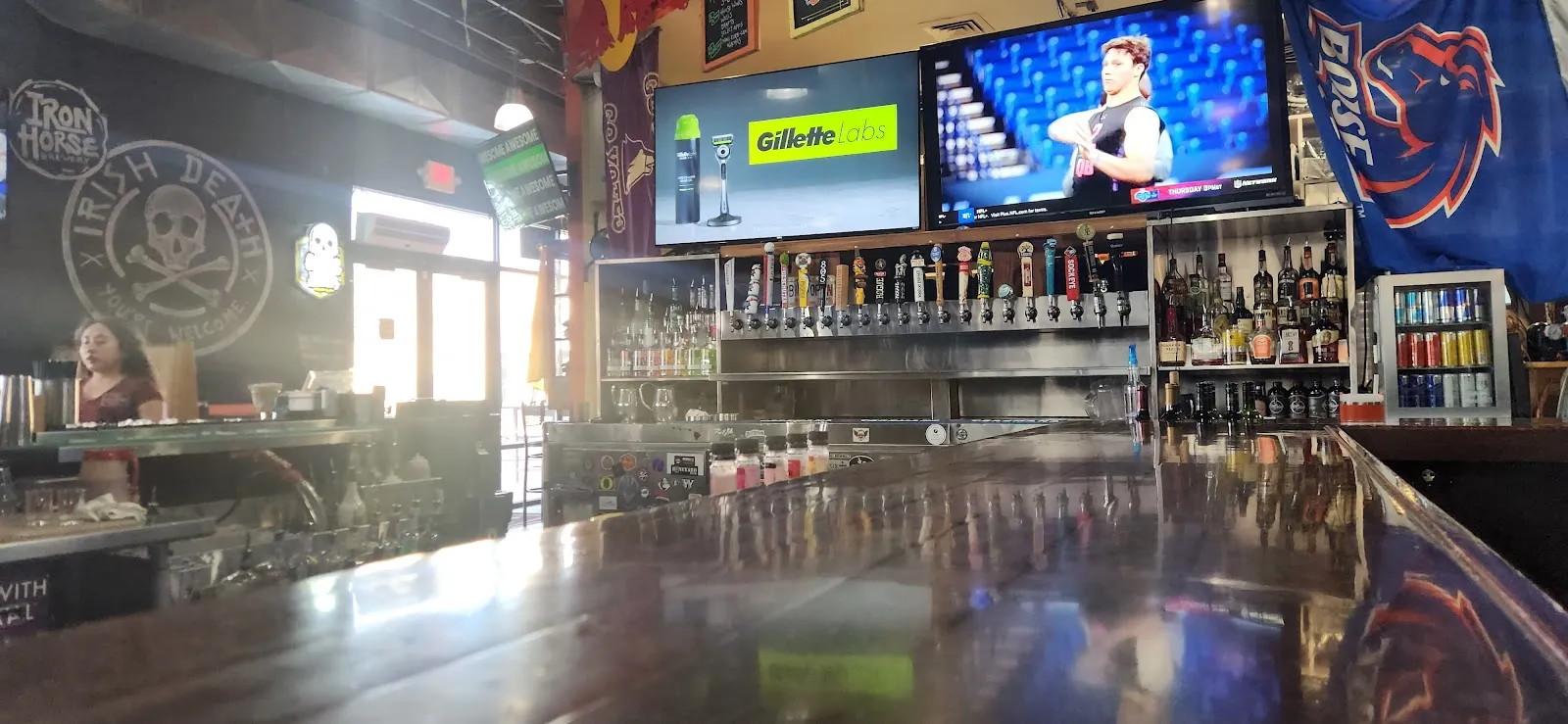 The Curb Bar and Grill - Image 4
