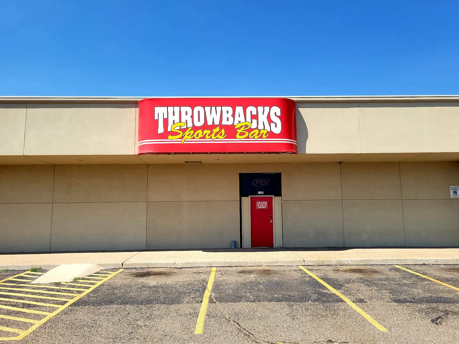 Throwbacks Sports Bar - Image 4