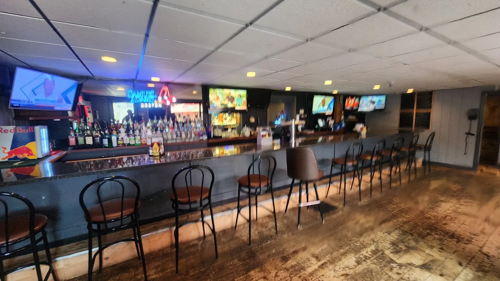 Ben's POURHouse & Grille - Image 3