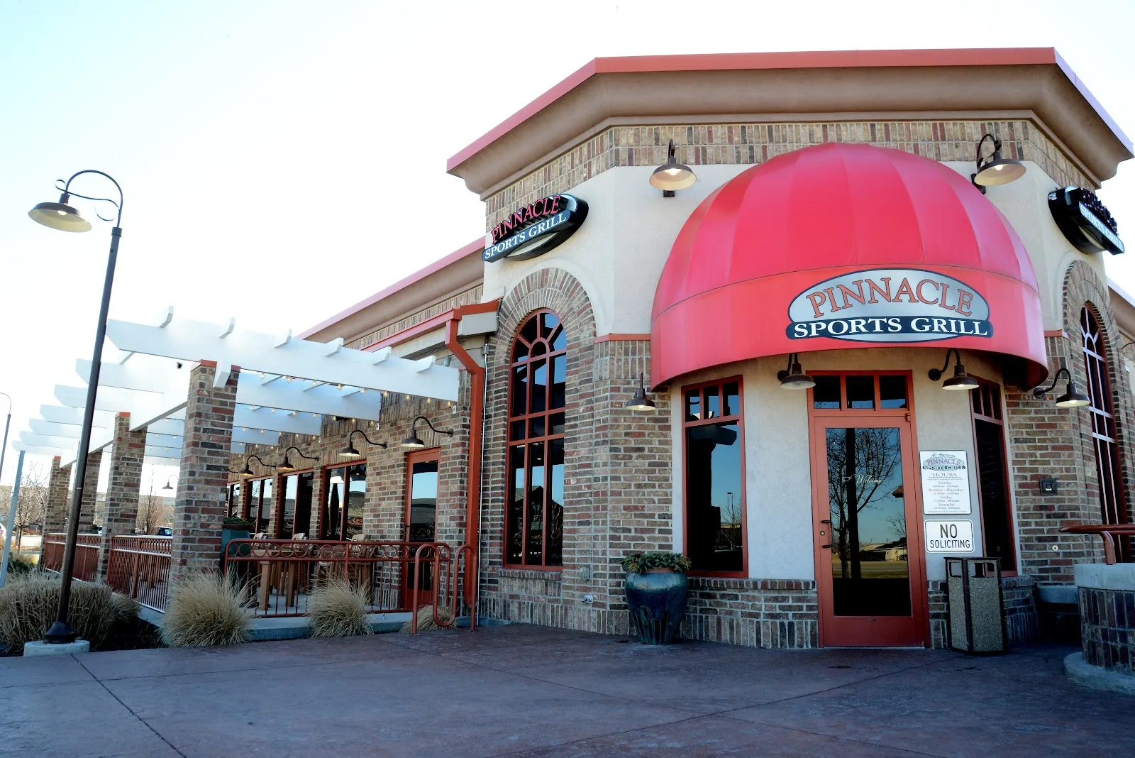 Pinnacle Sports Grill logo