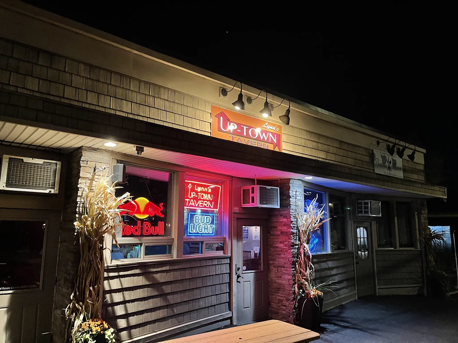 Lynn's Uptown Tavern - Image 3