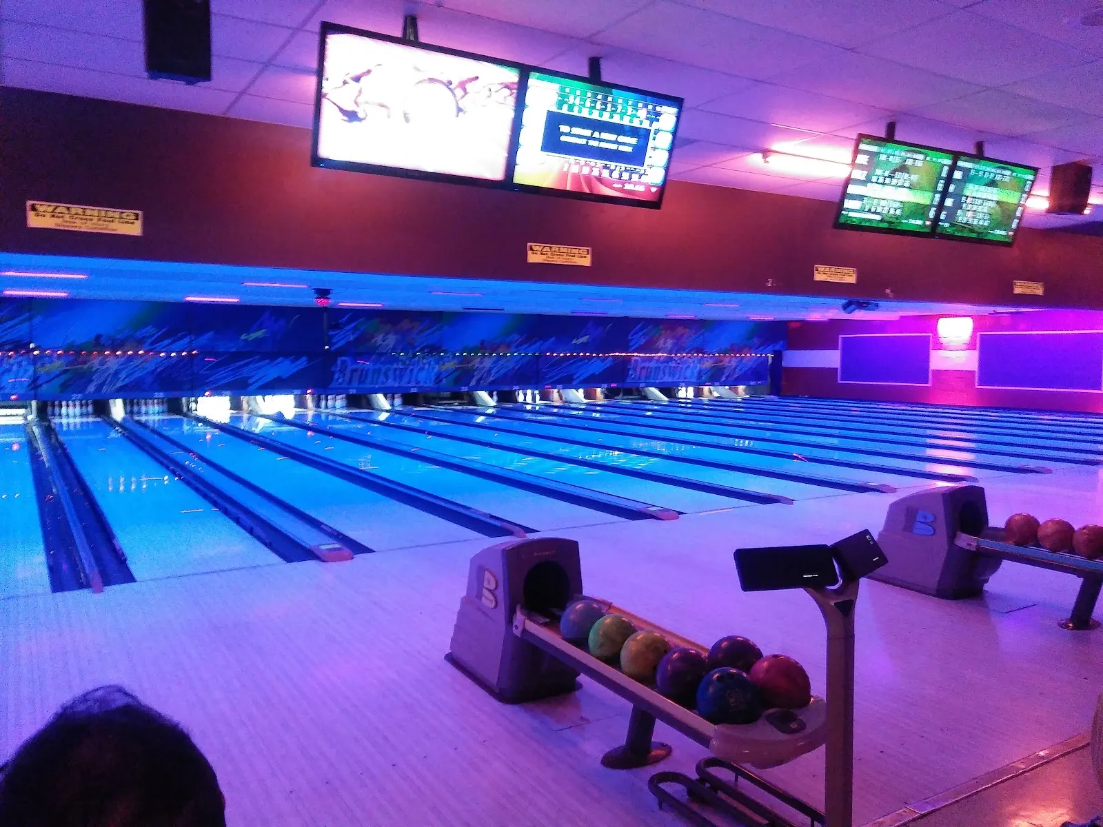 Bowlero Roswell logo